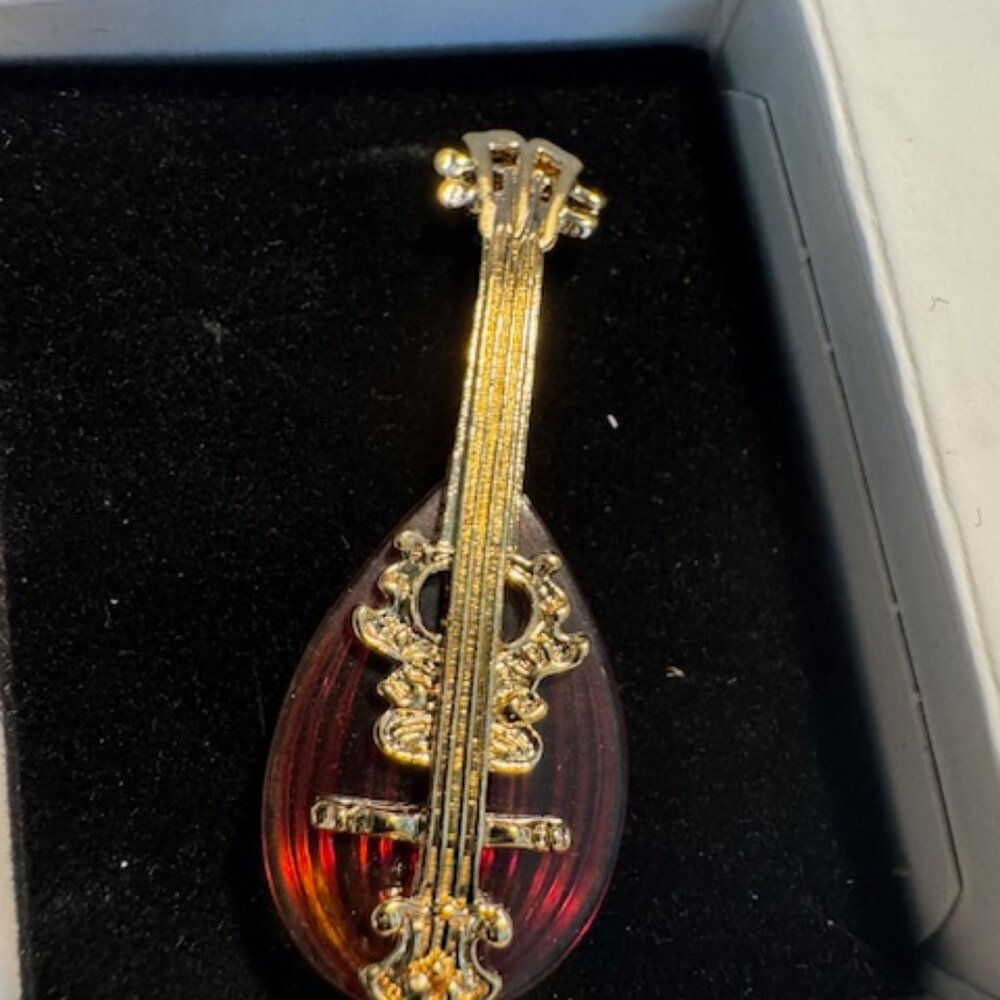 Avon Musical Instrument Mandolin Pin NIB 1996